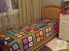 Bir Tığ İşi Yatak Örtüsü Modeli Daha