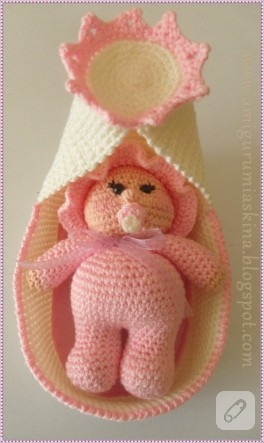 Amigurumi Doğum Hediyesi Beşikli Bebek