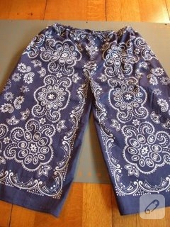Bandana’dan şort, hem de çok kolay..