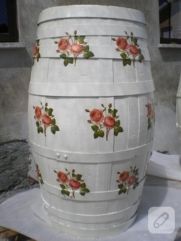 HER ŞEYİ BOYAMIŞ