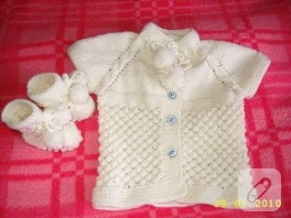 ANNEMİN ÖRDÜĞÜ BEBEK HIRKASI VE PATİĞİ