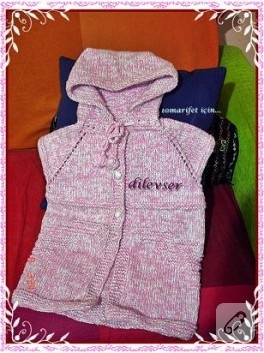 pembe bebek yeleği ve çorapları :)