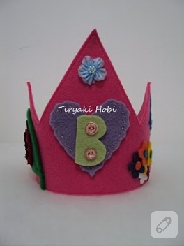 Keçe kraliçe tacı
