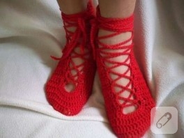 Kırmızı güzel bir patik modeli