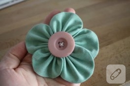 Bi tane daha kumaş çiçek modeli :))