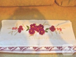 Kurdele işi, bordo çiçekli havlu kenarı