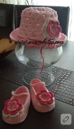 PEMBE FUJİ BEBEK ŞAPKA VE PATİK