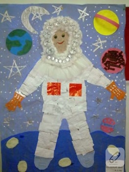 Uzay’da bir astronot