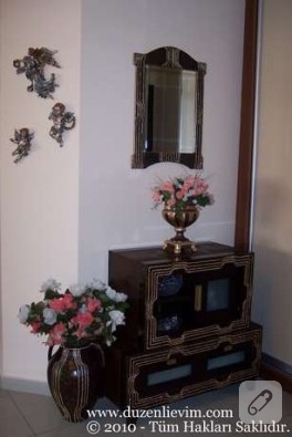Makyajlanmış Bir Tv Sehpası