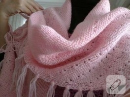 pembe üçgen örgü şal