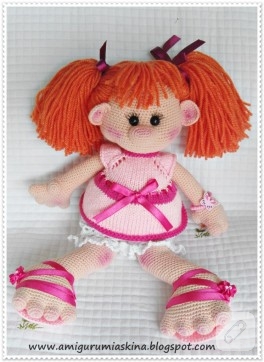 Amigurumi örgü oyuncak Zefirka bebek
