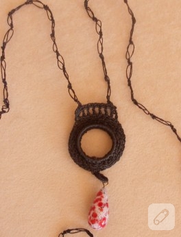 Tığ işi örme boncuklu kolyelerim (siyah-gri)