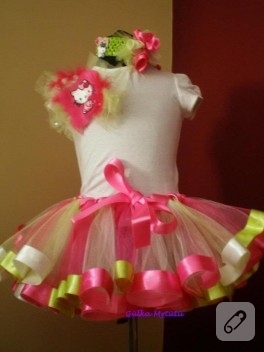 Saten kurdeleli tütü eteğe Hello Kitty tişört