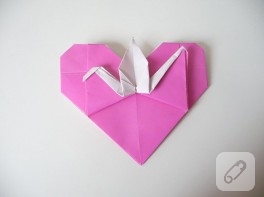 Origami kalp içinde turna kuşu