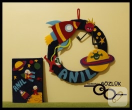 Uzay temalı kapı süsü ve bebek anı defteri