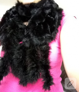 Siyah peluş atkı