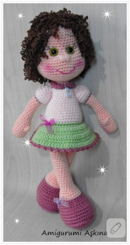 Amigurumi kıvırcık saçlı bebek