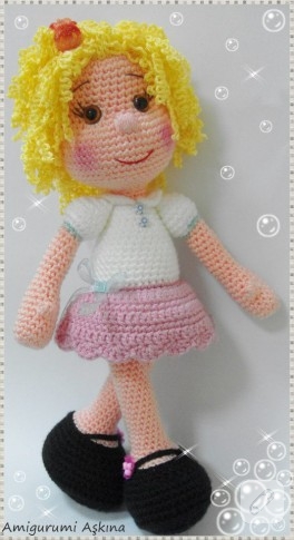 Amigurumi örgü oyuncak kıvırcık bebek