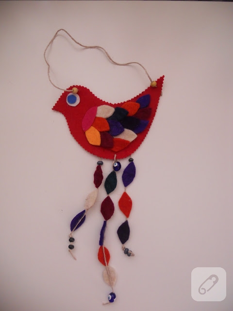 Kırmızı keçe kuş