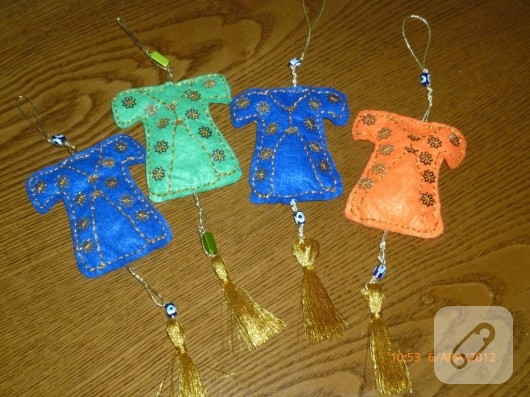 Keçeden kaftan süs