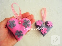 Keçe kalp magnet – çiçek
