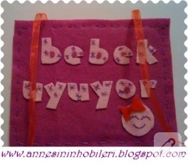 Bebek uyuyor kapı süsü (uykucu kız)