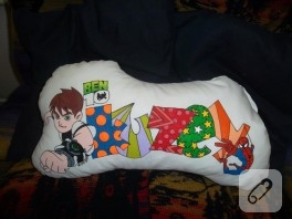 Ben10 ve Örümcek Adam figürlü isim yastığı (el boyaması)