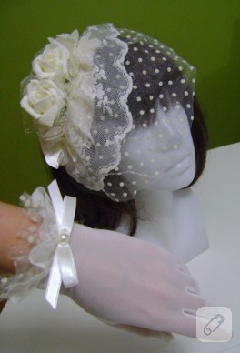 Ekru dantelli ve puantiyeli nikah şapkası ve gelin eldiveni