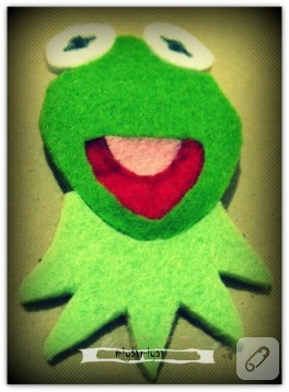 Keçe Kermit broş yapımı