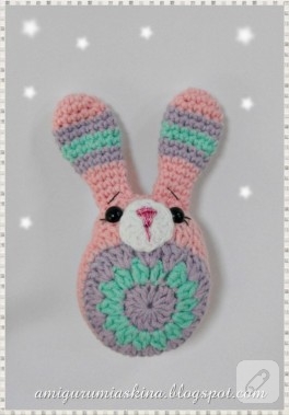 Amigurumi küçük paskalya tavşanı