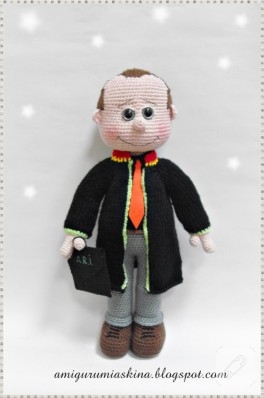 Yine bir amigurumi avukat bebek