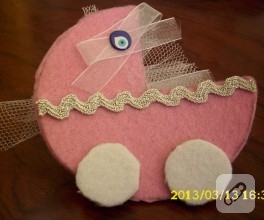 Pembe keçe bebek şekeri