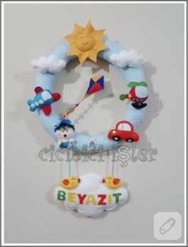 Gökyüzü temalı bebek keçe kapı süsü
