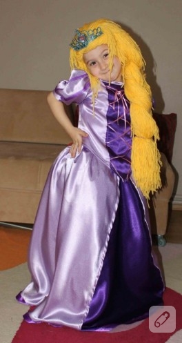 Kız çocuklara Rapunzel kostümü
