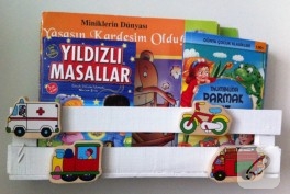 Meyve kasasından çocuk kitaplığı