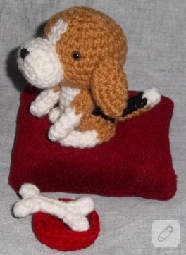 Amigurumi beagle