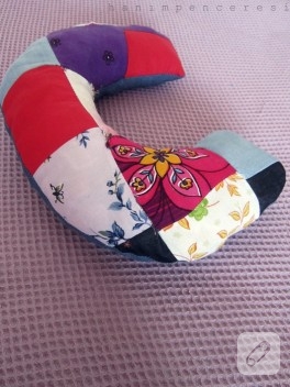 Patchwork usulü seyahat yastığı