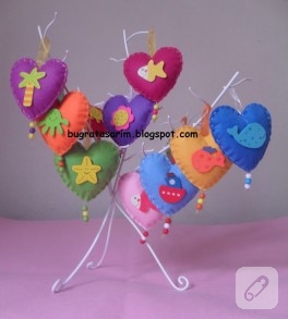 Ahşap boncuklu keçe bebek şekeri – magnet