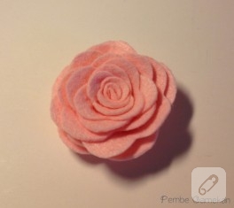 Açık pembe katmer gül broş
