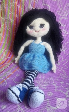 Amigurumi uzun çoraplı kız