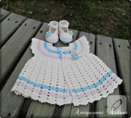 Örgü bebek yeleği ve bebek ayakkabısı