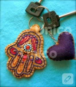 Hamsa (keçe anahtarlık)