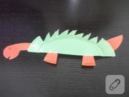 Plastik tabaktan dinozor yapımı (çocuk etkinlikleri)