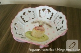 Cupcake desenli ahşap ekmeklik