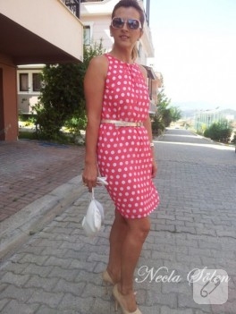 Pembe beyaz puantiyeli elbise