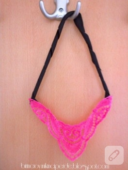 Pembe dantel kolye