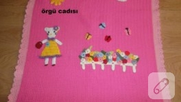 Pembe örgü bebek battaniyesi