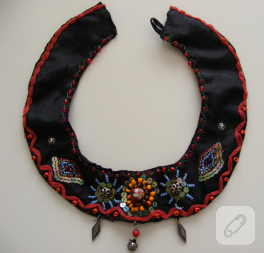 Boncuk ve pul işlemeli kumaş Kolye