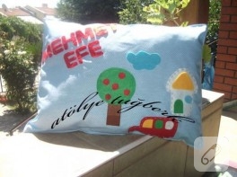 Keçe süslemeli bebek yastığı