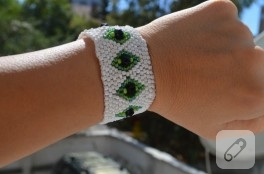 Peyote tekniği ile boncuk bileklik modeli